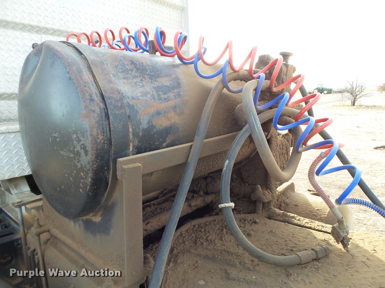 image for item L1634 1982 Peterbilt semi truck