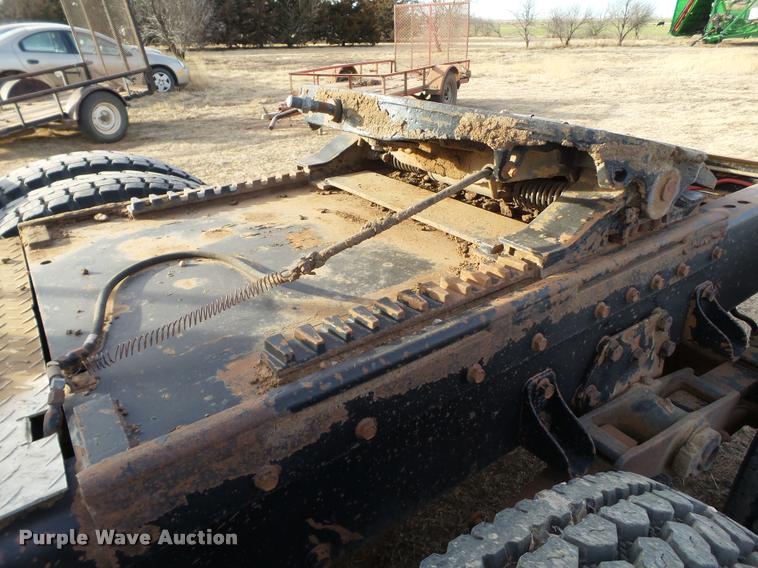 image for item L1634 1982 Peterbilt semi truck