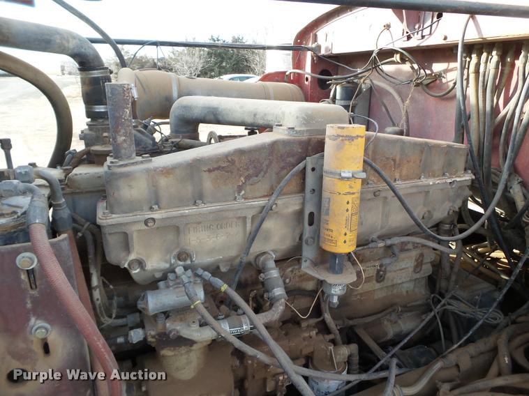 image for item L1634 1982 Peterbilt semi truck