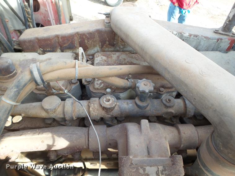 image for item L1634 1982 Peterbilt semi truck