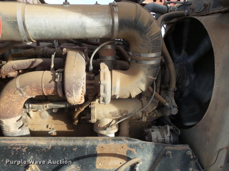 image for item L1634 1982 Peterbilt semi truck