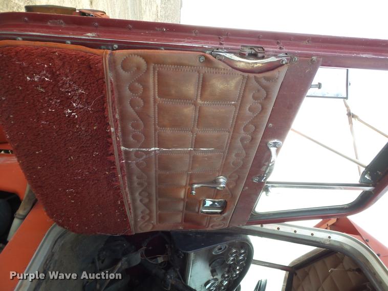 image for item L1634 1982 Peterbilt semi truck