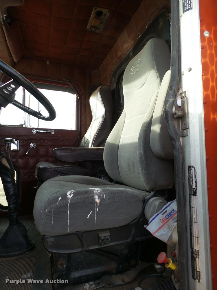 image for item L1634 1982 Peterbilt semi truck