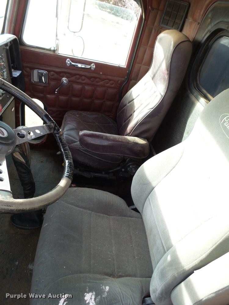 image for item L1634 1982 Peterbilt semi truck