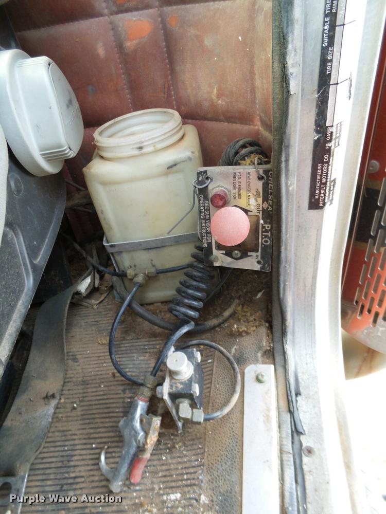 image for item L1634 1982 Peterbilt semi truck