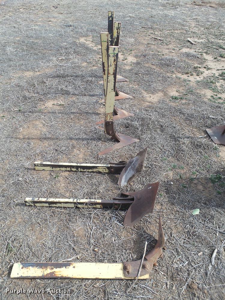 image for item L1664 Aluminum and PVC irrigation pipe