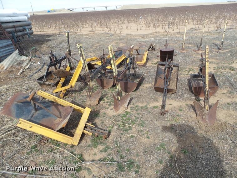 image for item L1664 Aluminum and PVC irrigation pipe