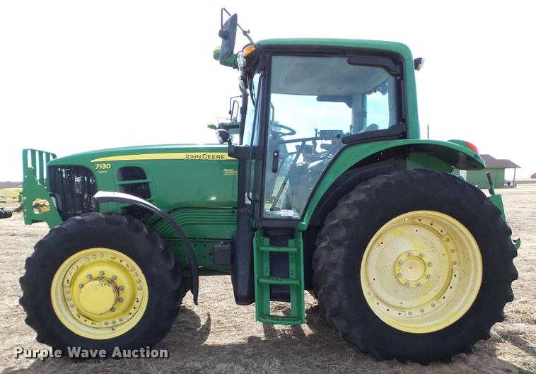 image for item L1665 2009 John Deere 7130 MFWD tractor