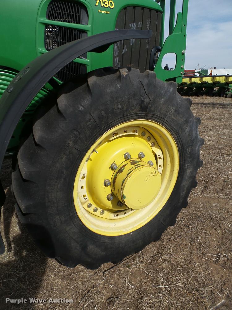 image for item L1665 2009 John Deere 7130 MFWD tractor