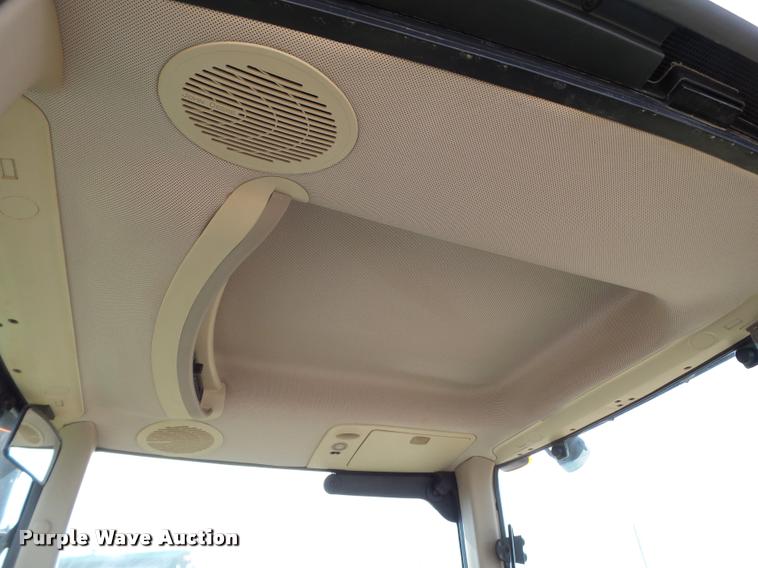 image for item L1665 2009 John Deere 7130 MFWD tractor