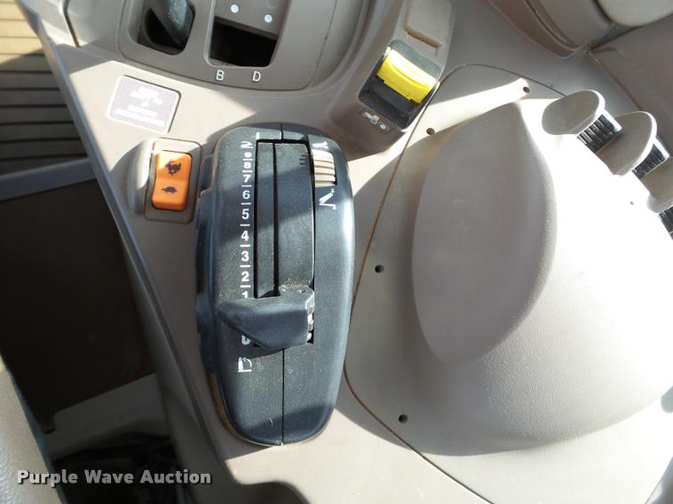 image for item L1665 2009 John Deere 7130 MFWD tractor