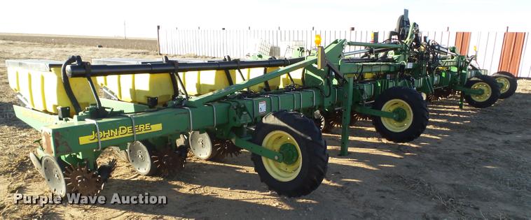 image for item L1671 John Deere 1720 planter