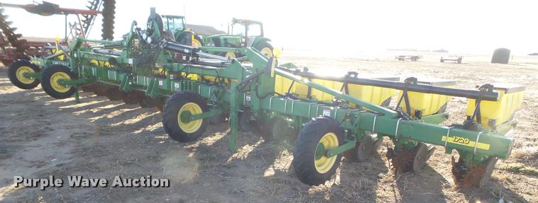 image for item L1671 John Deere 1720 planter