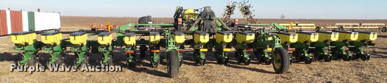 image for item L1671 John Deere 1720 planter