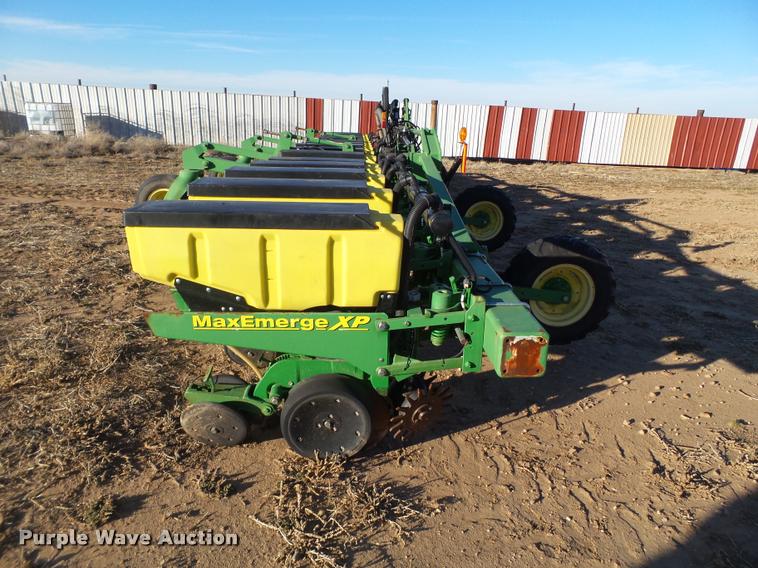 image for item L1671 John Deere 1720 planter