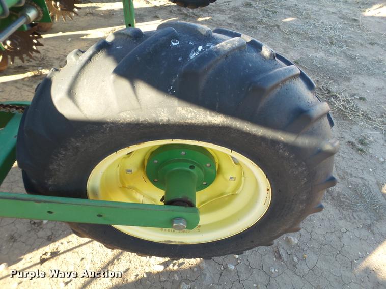 image for item L1671 John Deere 1720 planter