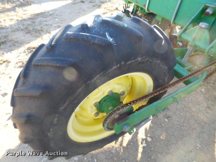image for item L1671 John Deere 1720 planter
