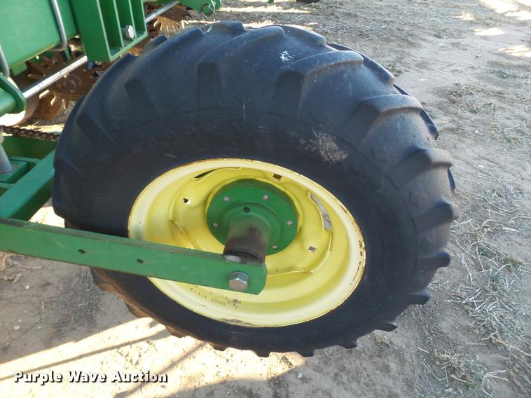 image for item L1671 John Deere 1720 planter