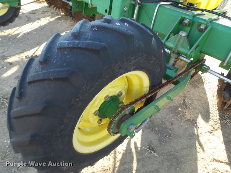 image for item L1671 John Deere 1720 planter