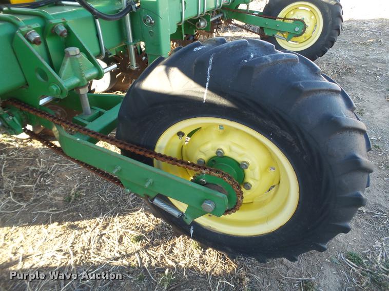 image for item L1671 John Deere 1720 planter