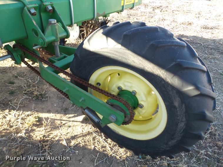image for item L1671 John Deere 1720 planter