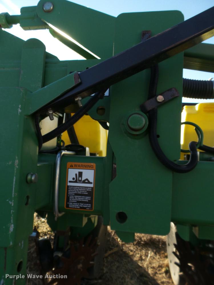 image for item L1671 John Deere 1720 planter
