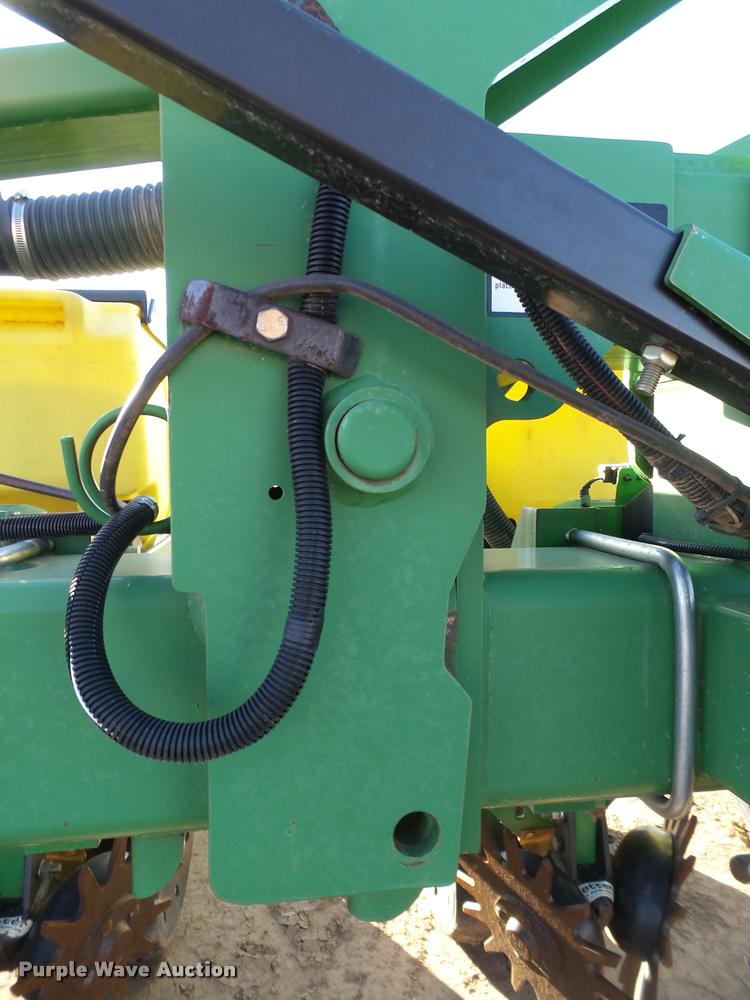 image for item L1671 John Deere 1720 planter