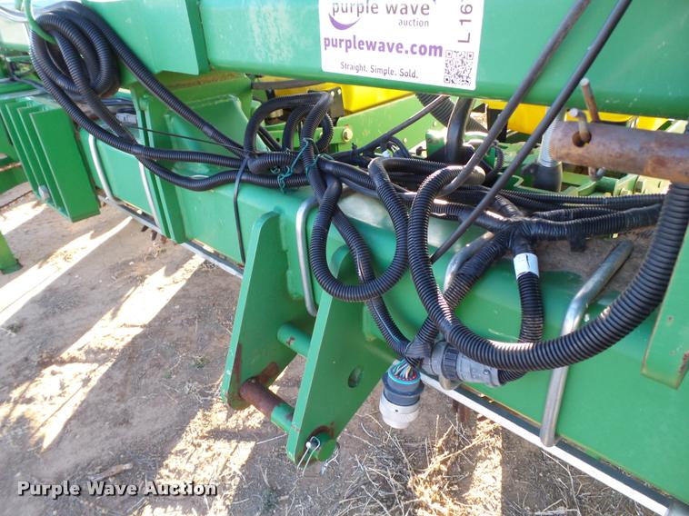 image for item L1671 John Deere 1720 planter