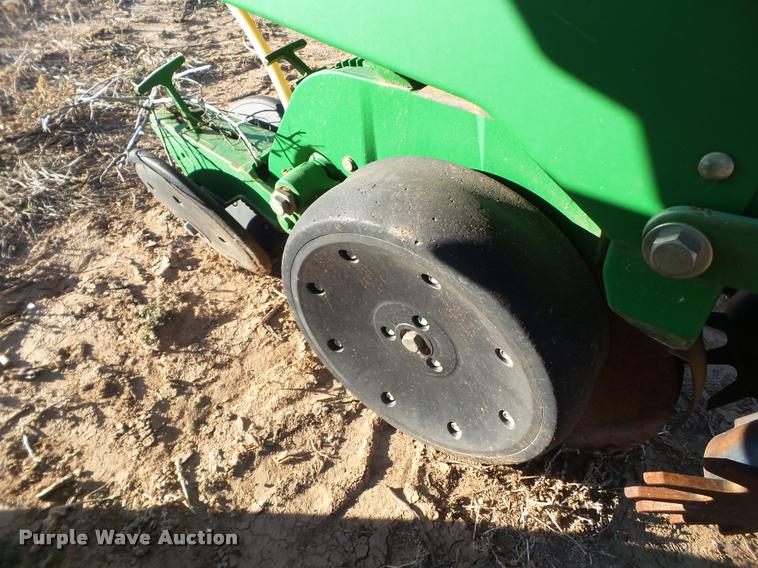 image for item L1671 John Deere 1720 planter