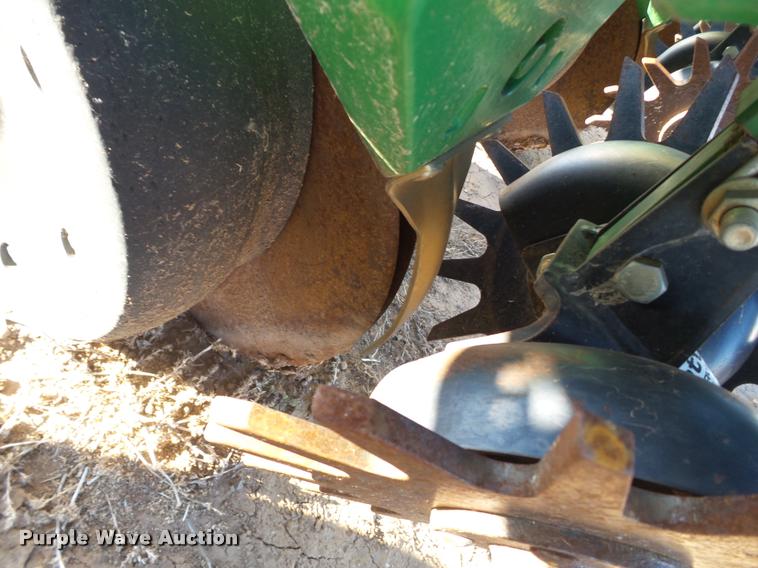 image for item L1671 John Deere 1720 planter