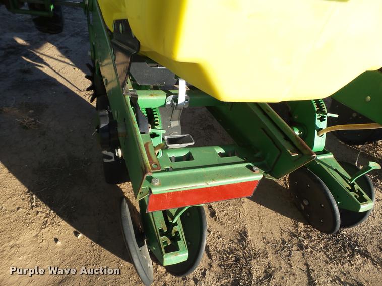 image for item L1671 John Deere 1720 planter