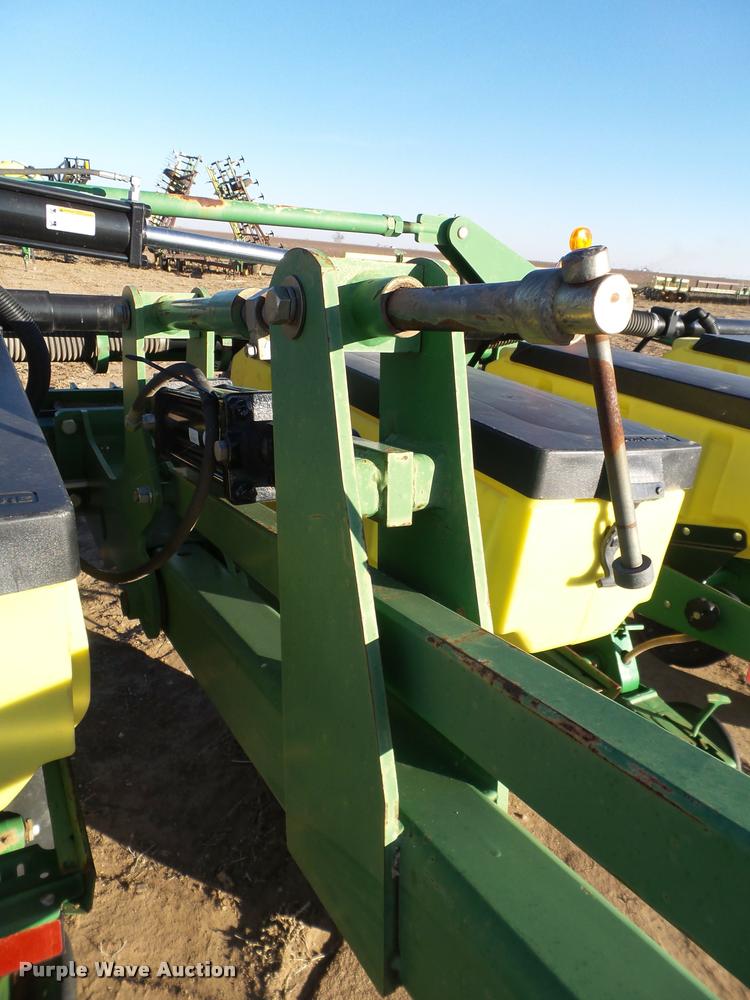 image for item L1671 John Deere 1720 planter