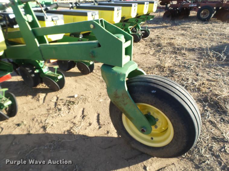 image for item L1671 John Deere 1720 planter
