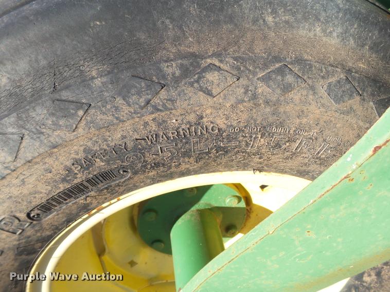 image for item L1671 John Deere 1720 planter