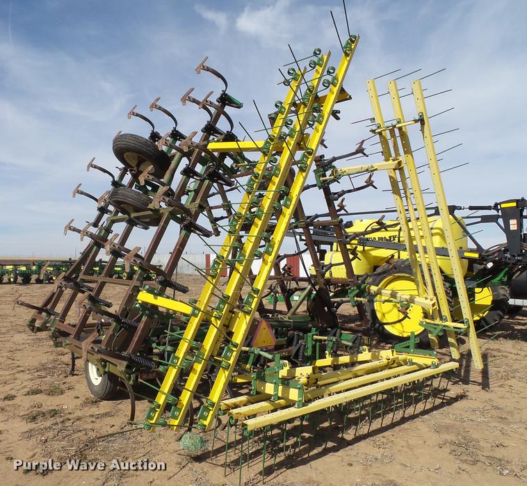 image for item L1675 John Deere 960 chisel plow