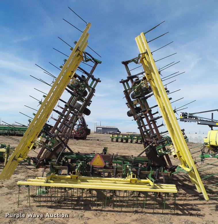 image for item L1675 John Deere 960 chisel plow