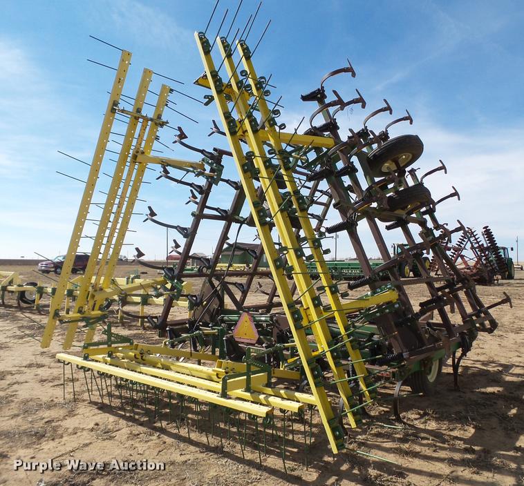 image for item L1675 John Deere 960 chisel plow