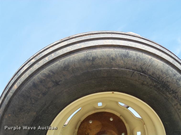 image for item L1675 John Deere 960 chisel plow