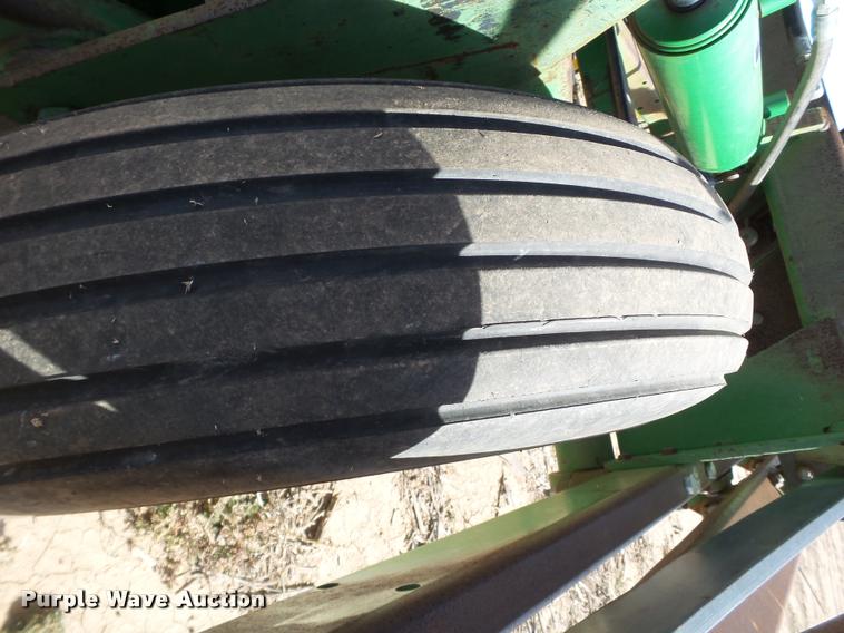 image for item L1675 John Deere 960 chisel plow