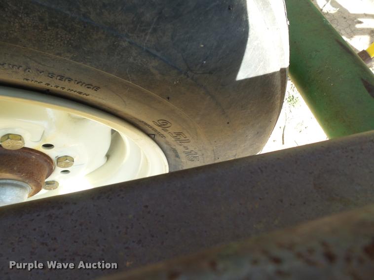 image for item L1675 John Deere 960 chisel plow