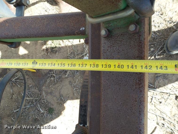 image for item L1675 John Deere 960 chisel plow