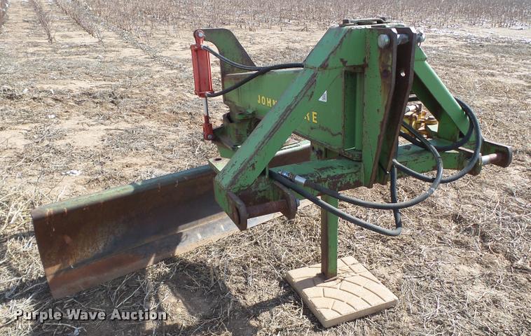 image for item L1680 John Deere blade