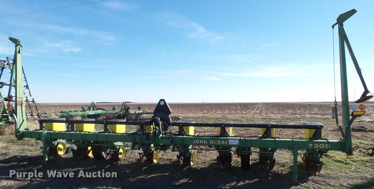 image for item L1692 John Deere 7300 planter