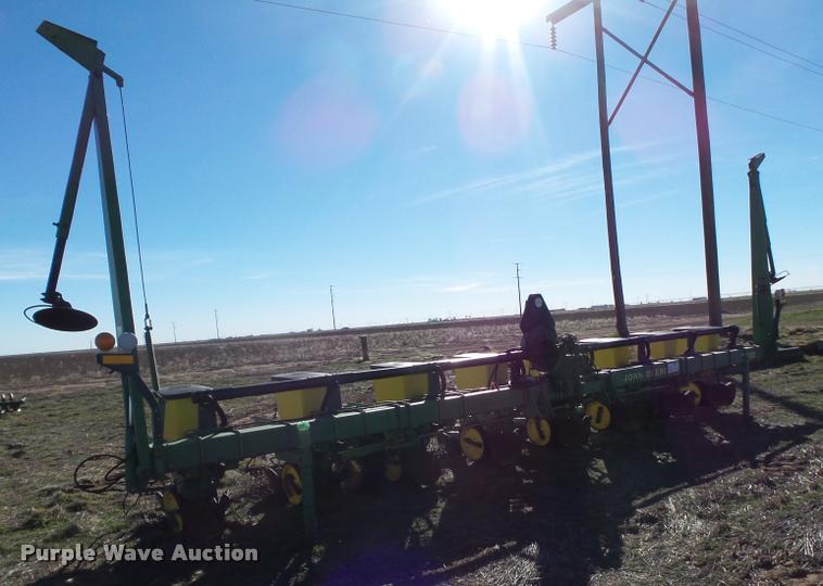 image for item L1692 John Deere 7300 planter