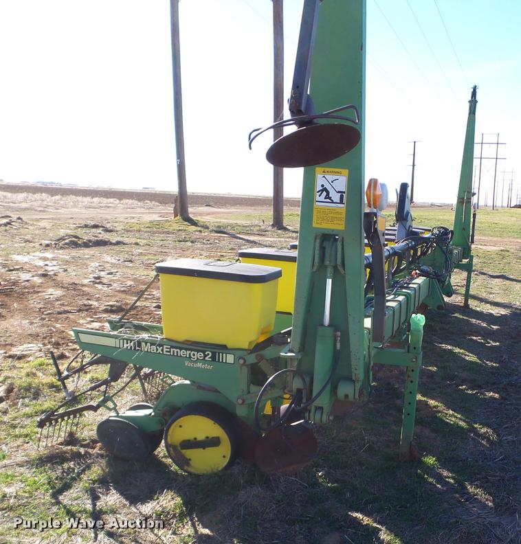 image for item L1692 John Deere 7300 planter