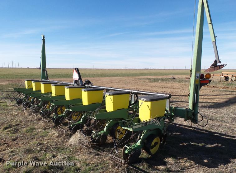 image for item L1692 John Deere 7300 planter