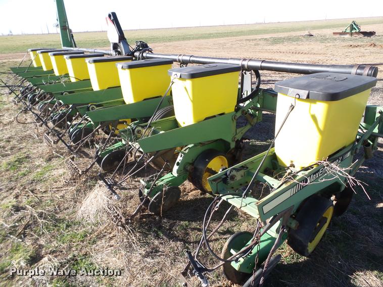 image for item L1692 John Deere 7300 planter