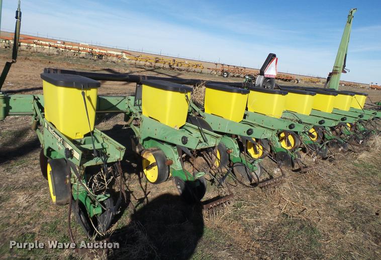 image for item L1692 John Deere 7300 planter