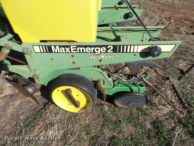 image for item L1692 John Deere 7300 planter