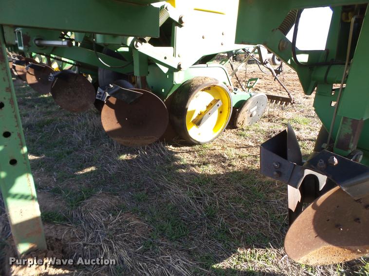 image for item L1692 John Deere 7300 planter